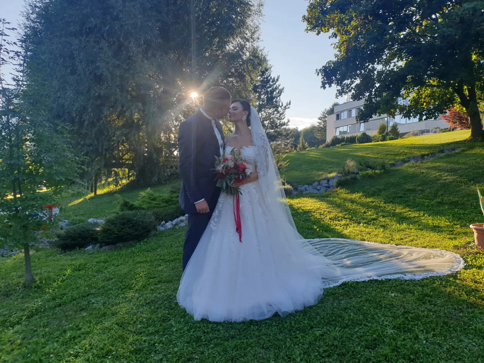Svadba speváka Sama Tomečka a Sophie, pozvali 90 hostí.
