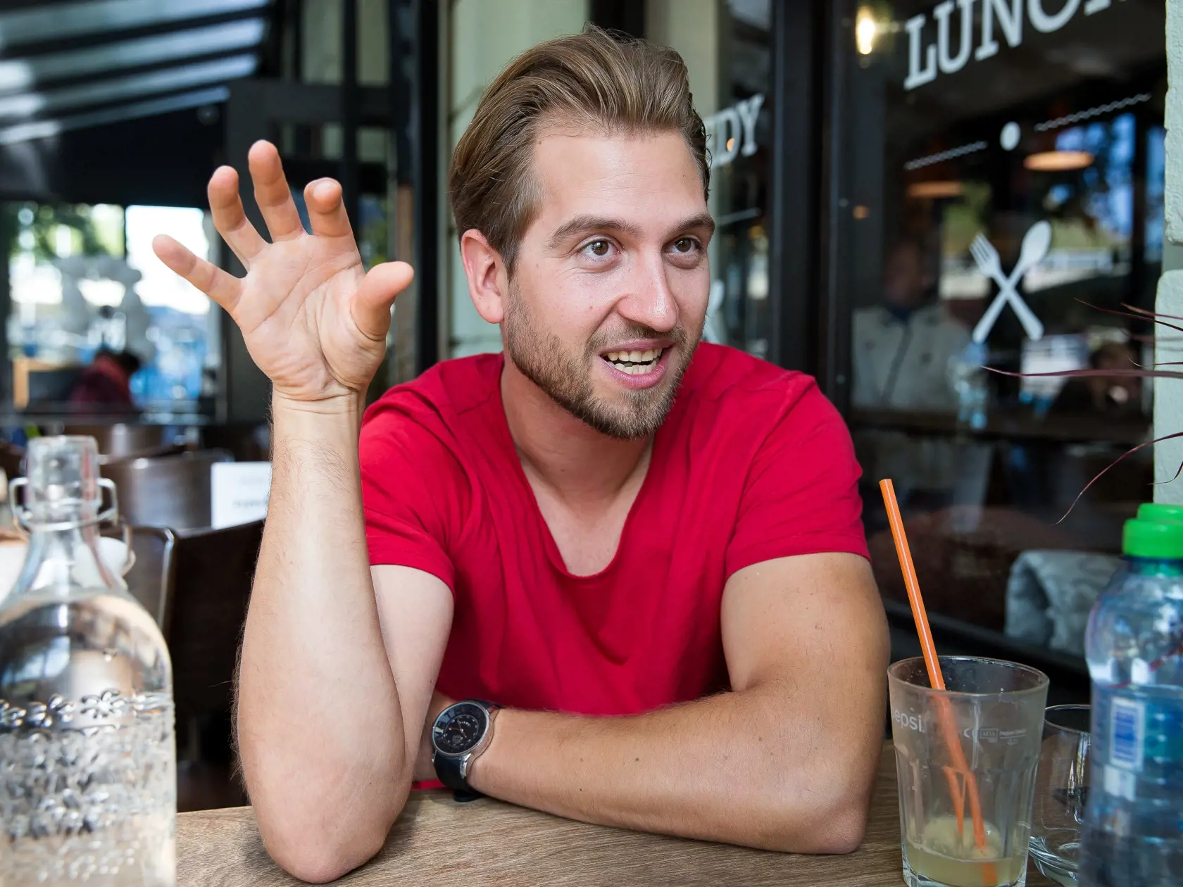 Samuel Tomeček pri rozhovore v Bratislavskom starom meste