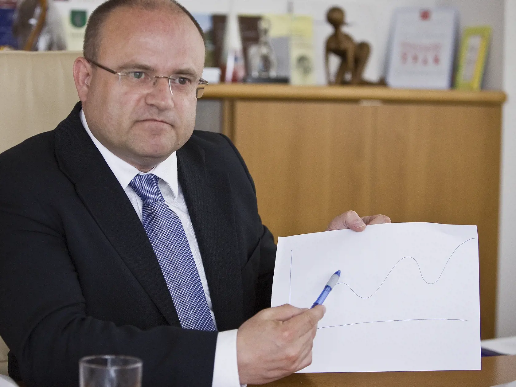 Jozef Mihal kedysi ako minister prace, sociálnych vecí a rodiny SR.