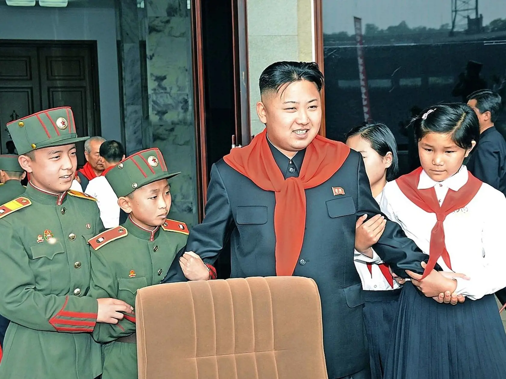 Diktátor Kim Čong-Un na návšteve Kórejskej detskej únie.