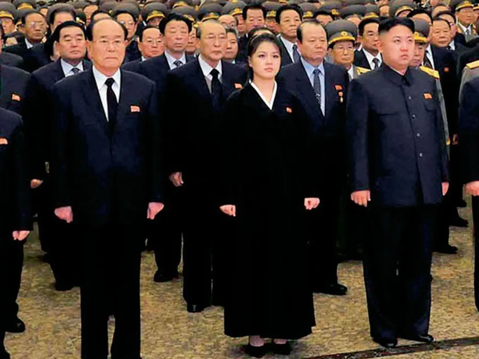 Ri Sol-Ču bola 17. decembra 2012 na smútočnej spomienke na Kim Čong-ila ešte očividne v inom stave.