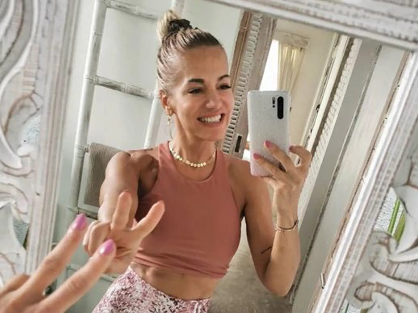 Dara Rolins (47)