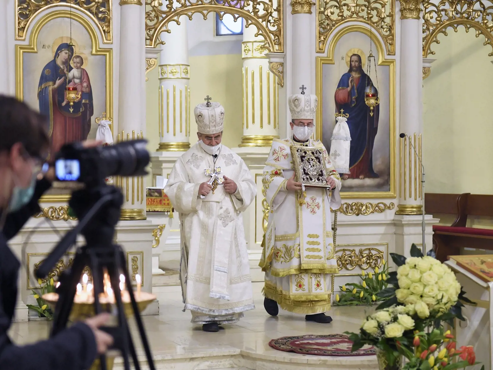 Na snímke je bohoslužba v gréckokatolíckom katedrálnom chráme Narodenia presvätej Bohorodičky v Košiciach.