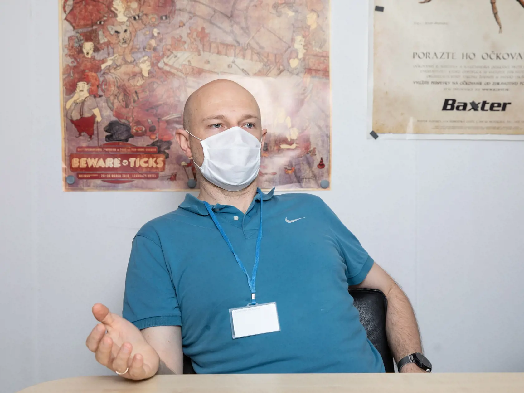 Na fotkách je Virológ RNDr.Boris Klempa: Vírus z netopiera sa môže preniesť aj na človeka.