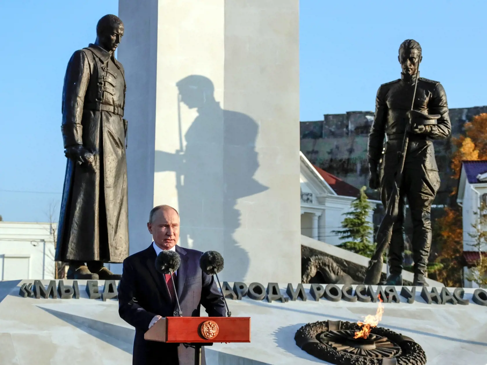 EBE 13 Sevastopoľ - Ruský prezident Vladimir Putin počas prejavu pri pamätníku venovanom ukončeniu ruskej občianskej vojny pri príležitosti osláv Dňa národnej jednoty v Sevastopole na Kryme vo štvrtok 4. novembra 2021. Ruský prezident Vladimir Putin zaviedol tento sviatok v roku 2005 na oslavu ruského víťazstva nad poľskými silami v roku 1612. FOTO TASR/AP

Russian President Vladimir Putin delivers his speech at the memorial complex dedicated to the end of the Russian Civil War during marking Un