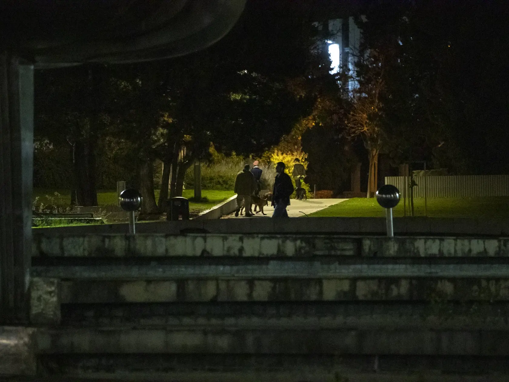 Námestie Slobody, alebo inak povedané "Gotko" či nebodaj "Gottwalďák". Nájdete ho priamo pod Úradom vlády. Cez deň ho ľudia využívajú na rôzne účely, no v noci sa premieňa na akési miesto stretnutia ľudí popíjajúcich alkohol. Kvôli veľmi slabému osvetleniu ho tiež vyhľadávajú rôzne kriminálne živly a pravdepodobne vďaka kríkom, ktoré slúžia ako verejné toalety, toto miesto skutočne nevonia príjemne.