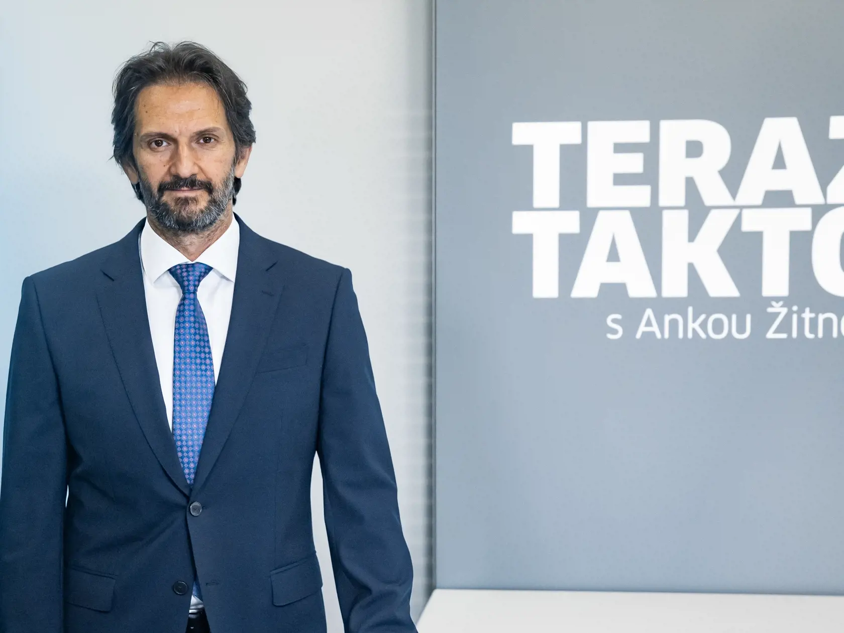 Robert Kaliňák. Jeho myslenie je autoritatívne, energické a zásadové, jednanie filozofické a taktické.
