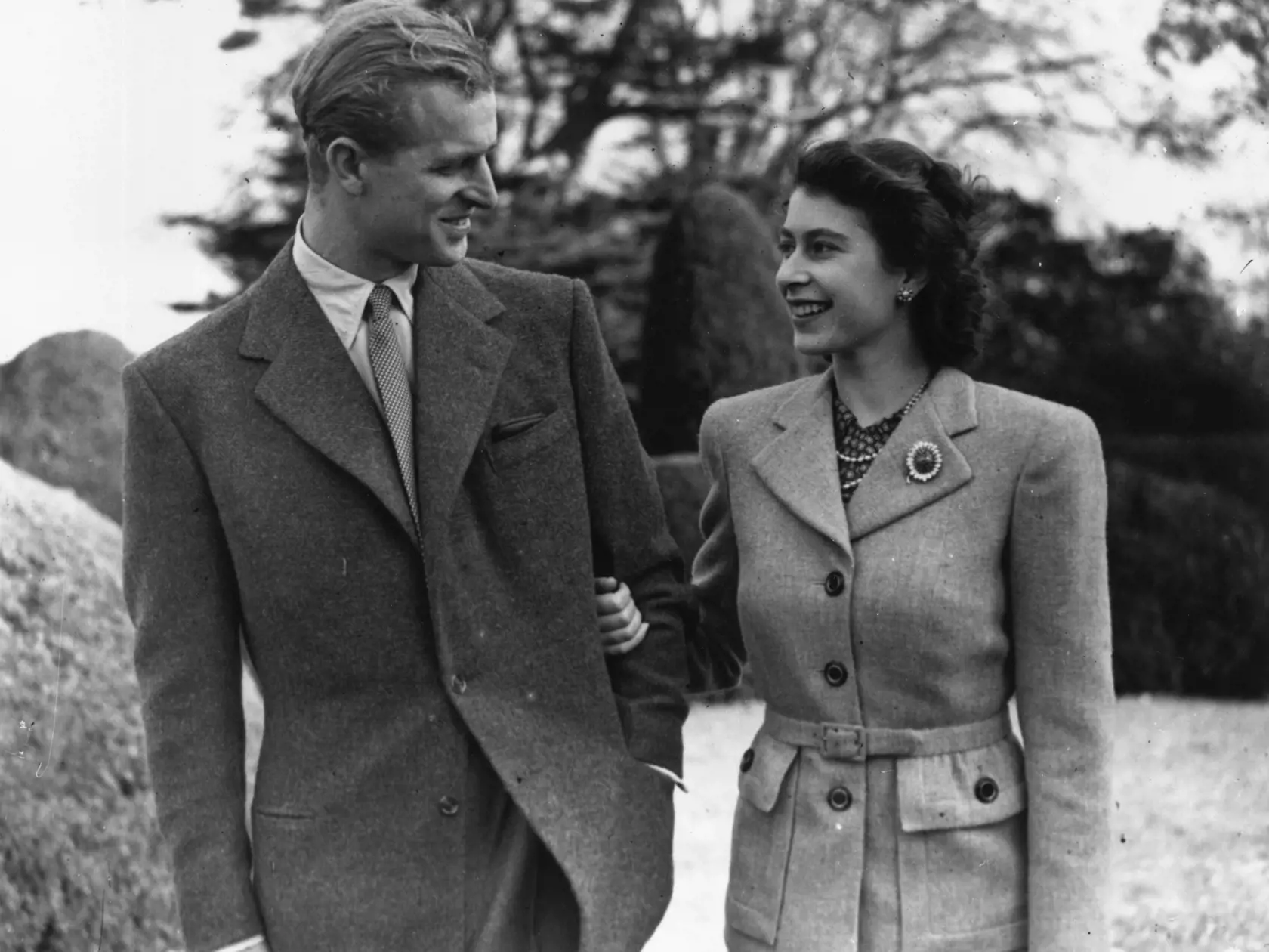 24th November 1947:  Princess Elizabeth and The Prince Philip, Duke of Edinburgh enjoying a walk during their honeymoon at Broadlands, Romsey, Hampshire.  (Photo by Topical Press Agency/Getty Images)