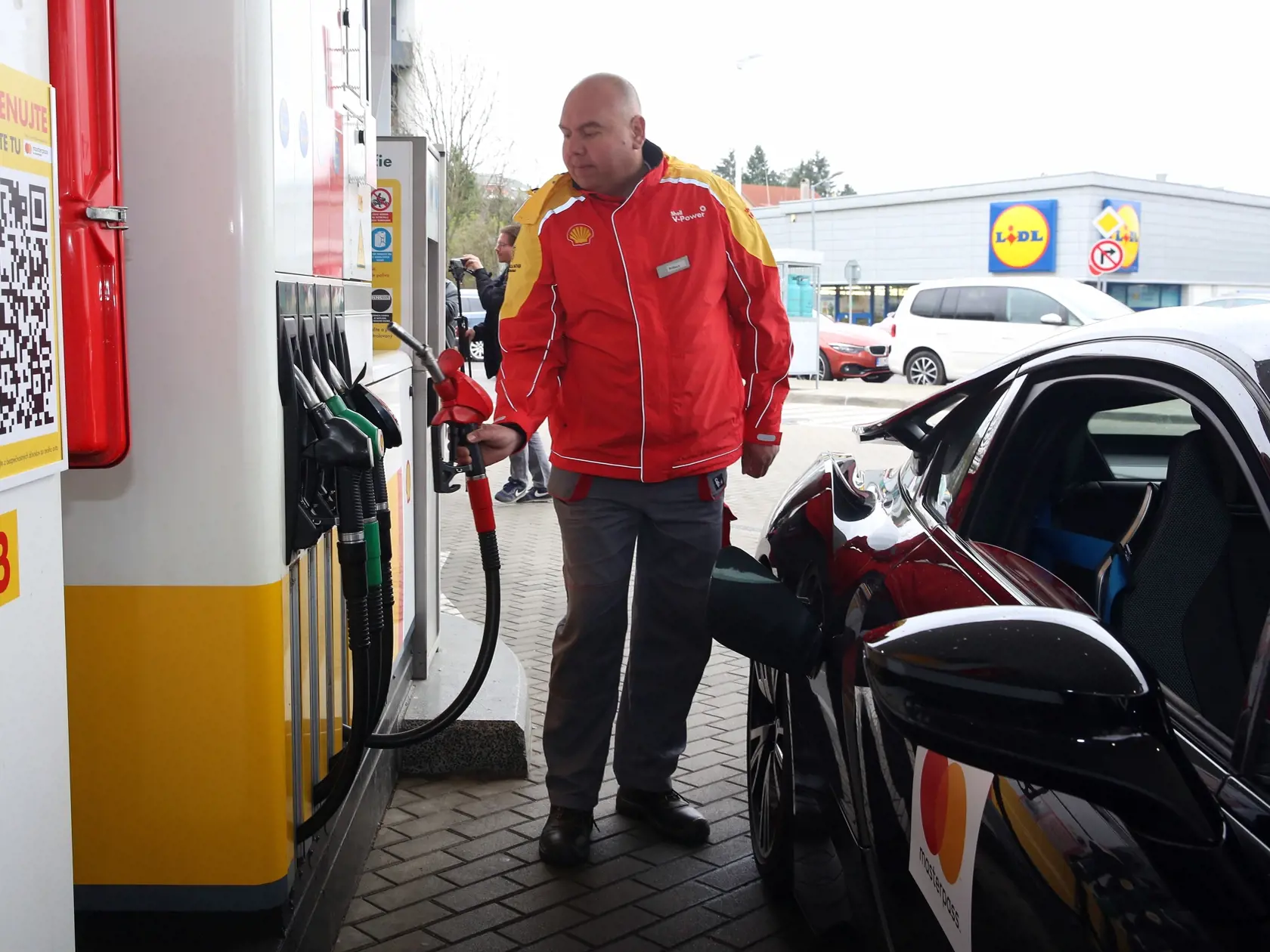 Rozsiahle testy ukázali, že dôsledné používanie novej generácie palív Shell V-Power dokáže zlepšiť fungovanie motora a znížiť spotrebu paliva.