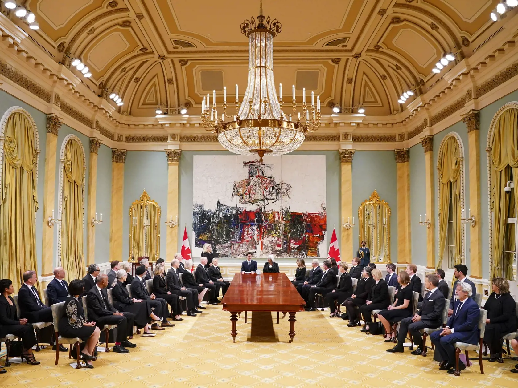 Snímka z ceremónie oficiálneho vyhlásenia Karola III. za kráľa Kanady za účasti kanadského premiéra Justina Trudeaua, generálnej guvernérky Mary Simonovej a členov vlády v Ottawe 10. septembra 2022. FOTO TASR/AP