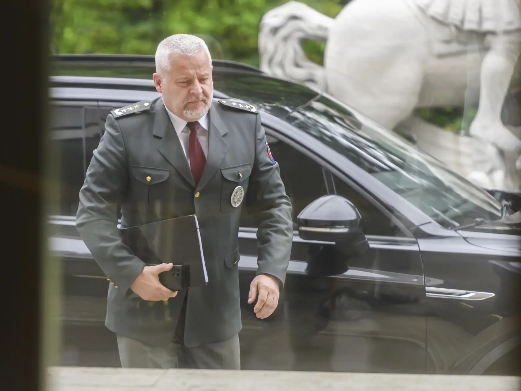 Na snímke prezident Policajného zboru Ľubomír Solák prichádza na 38. schôdzu vlády SR v Bratislave 12. júna 2024. FOTO TASR - Jaroslav Novák