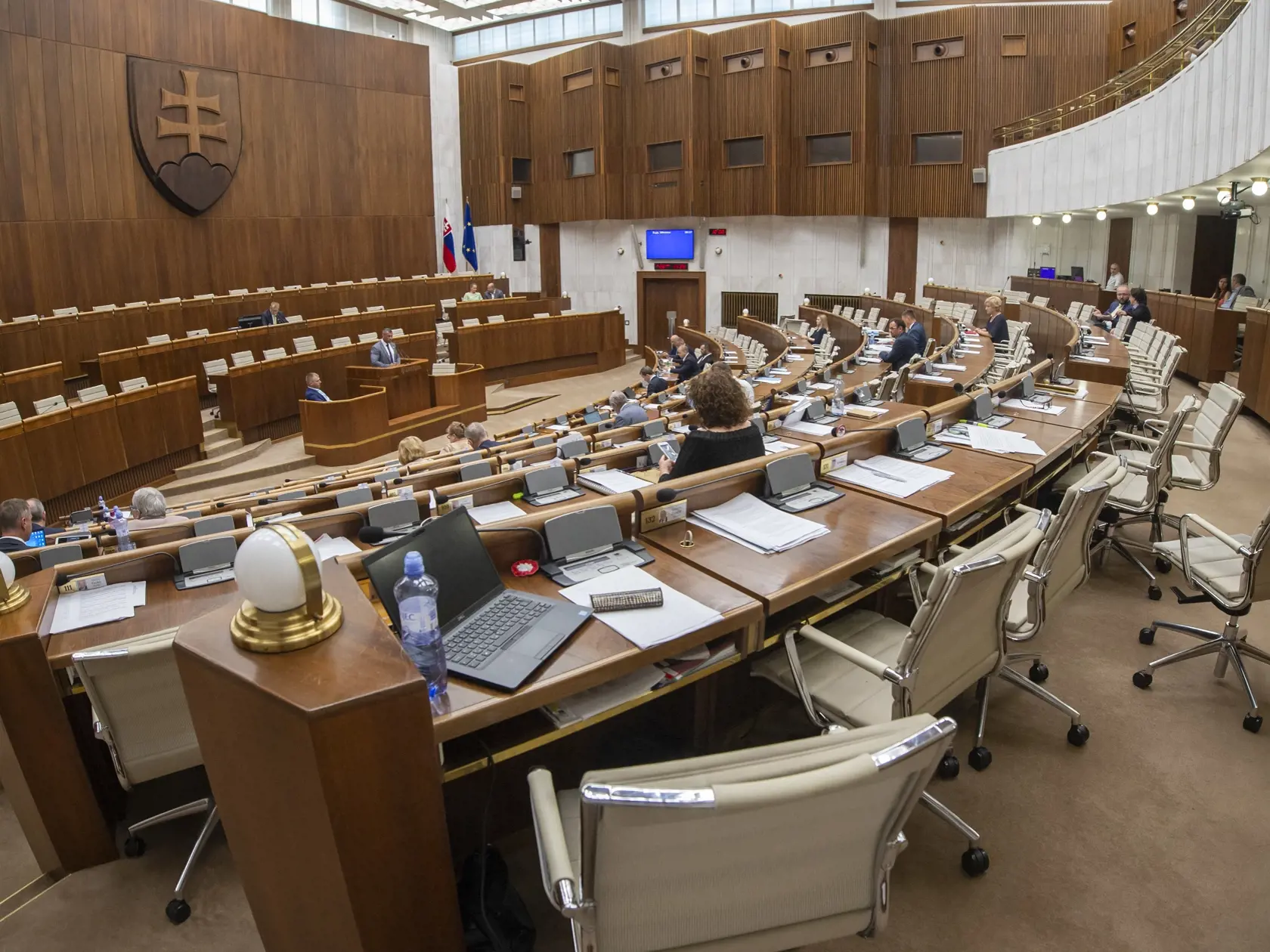 Na snímke poslanecká snemovňa počas 66. schôdze Národnej rady SR 28. júna 2022 v Bratislave.