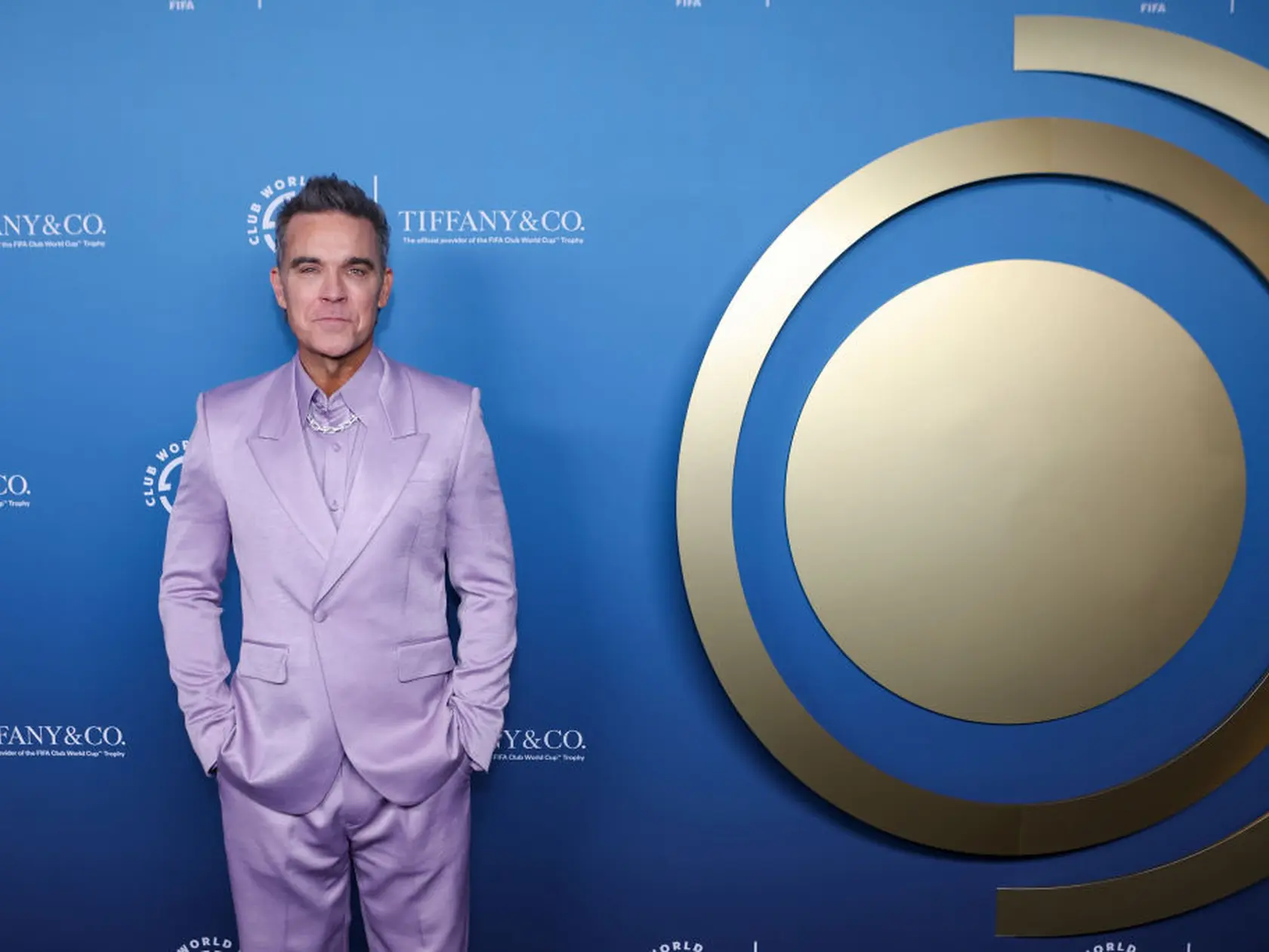 Spevák Robbie Williams (50) nedávno odhalil, že počas užívania liekov na chudnutie mu bol diagnostikovaný skorbut – ochorenie spôsobené nedostatkom vitamínu C.