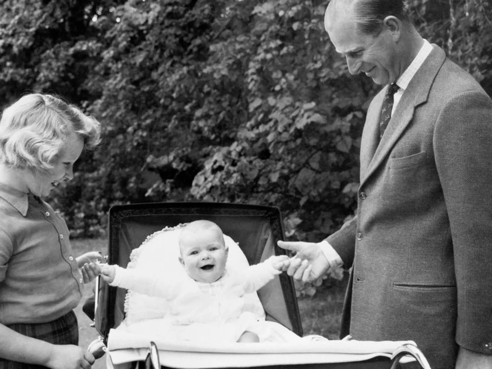 1960: Princezná Anne, princ Andrew  a princ Philip