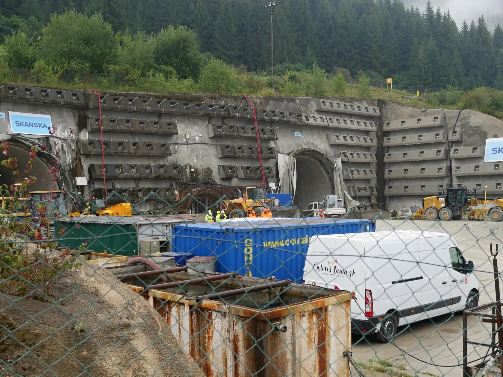 Na snímke tunel Višňové počas mimoriadneho kontrolného dňa na výstavbe diaľnice D1 Lietavská Lúčka – Dubná Skala. Predmetom mimoriadneho kontrolného dňa bolo preveriť progres prác nielen na tuneli, ale aj na mostných objektoch. Vo Višňovom 26. augusta 2021. FOTO TASR - Erika Ďurčová