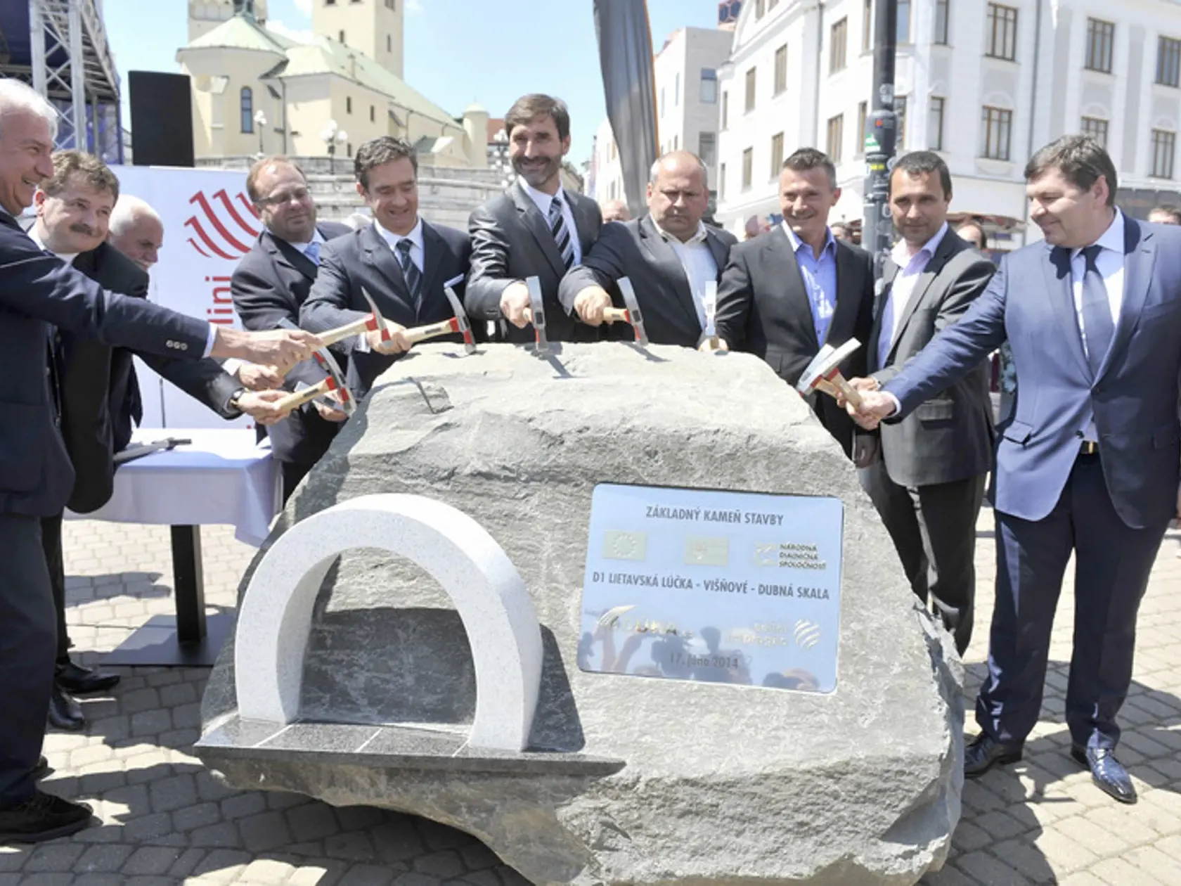 Symbolické poklepanie základného kameňa na úvod výstavby diaľničného úseku D1, ktorého súčasťou je aj tunel Višňové.