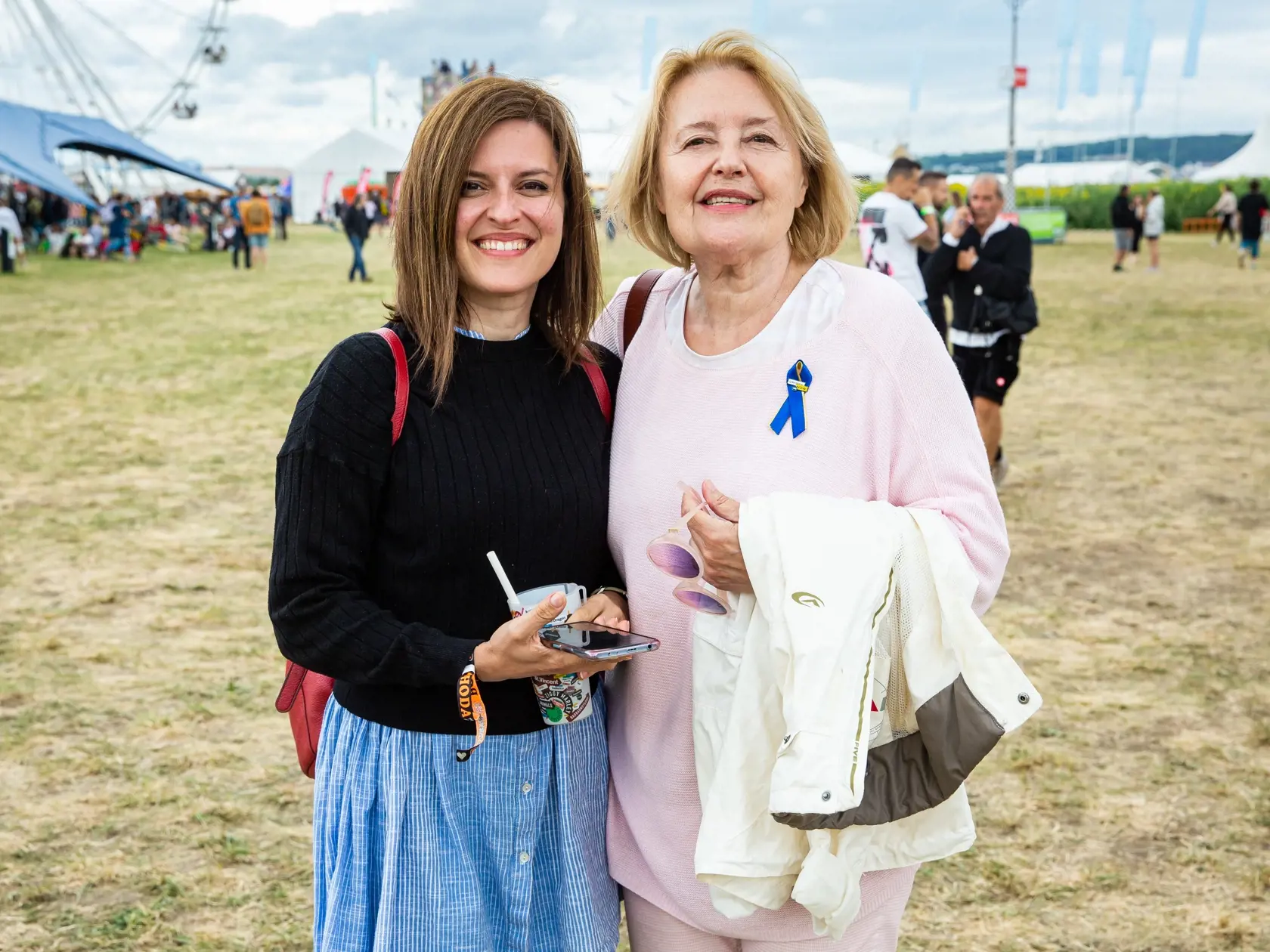 Druhý deň hudobného festivalu "POHODA 2022" na letisku v Trenčíne. Na snímke Magda Vášáryová a Hana Lasicová.