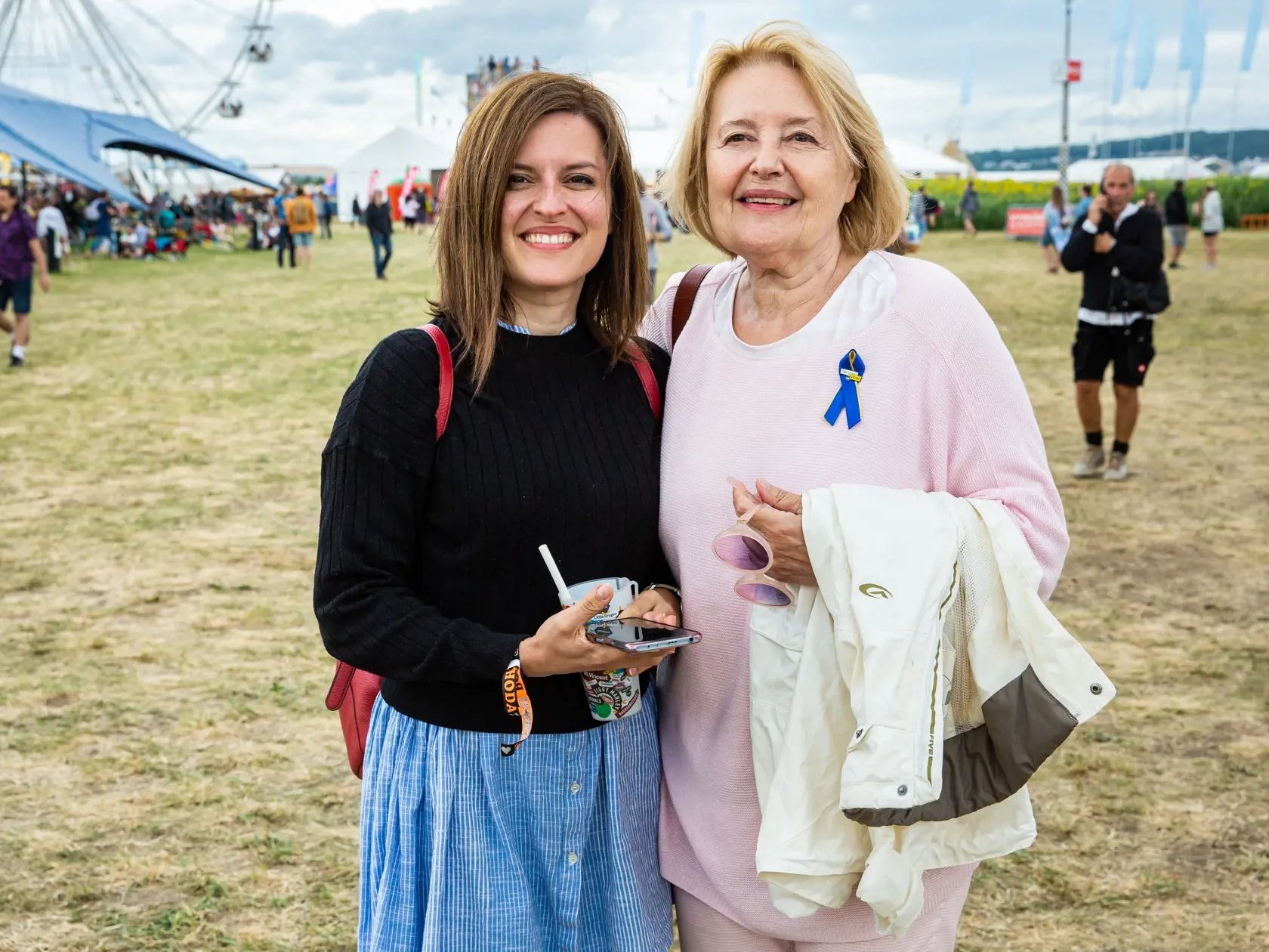 Druhý deň hudobného festivalu "POHODA 2022" na letisku v Trenčíne. Na snímke Magda Vášáryová a Hana Lasicová.