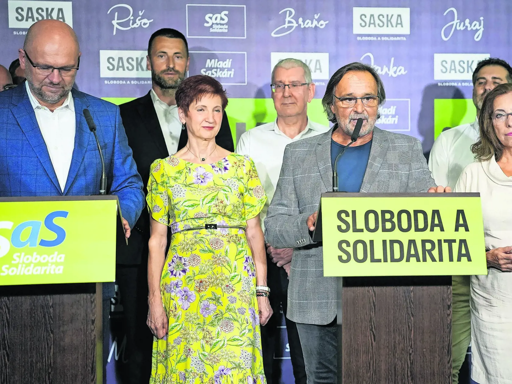 Herec Jozef Vajda počas tlačovky SaS, na ktorej liberálov podporil.