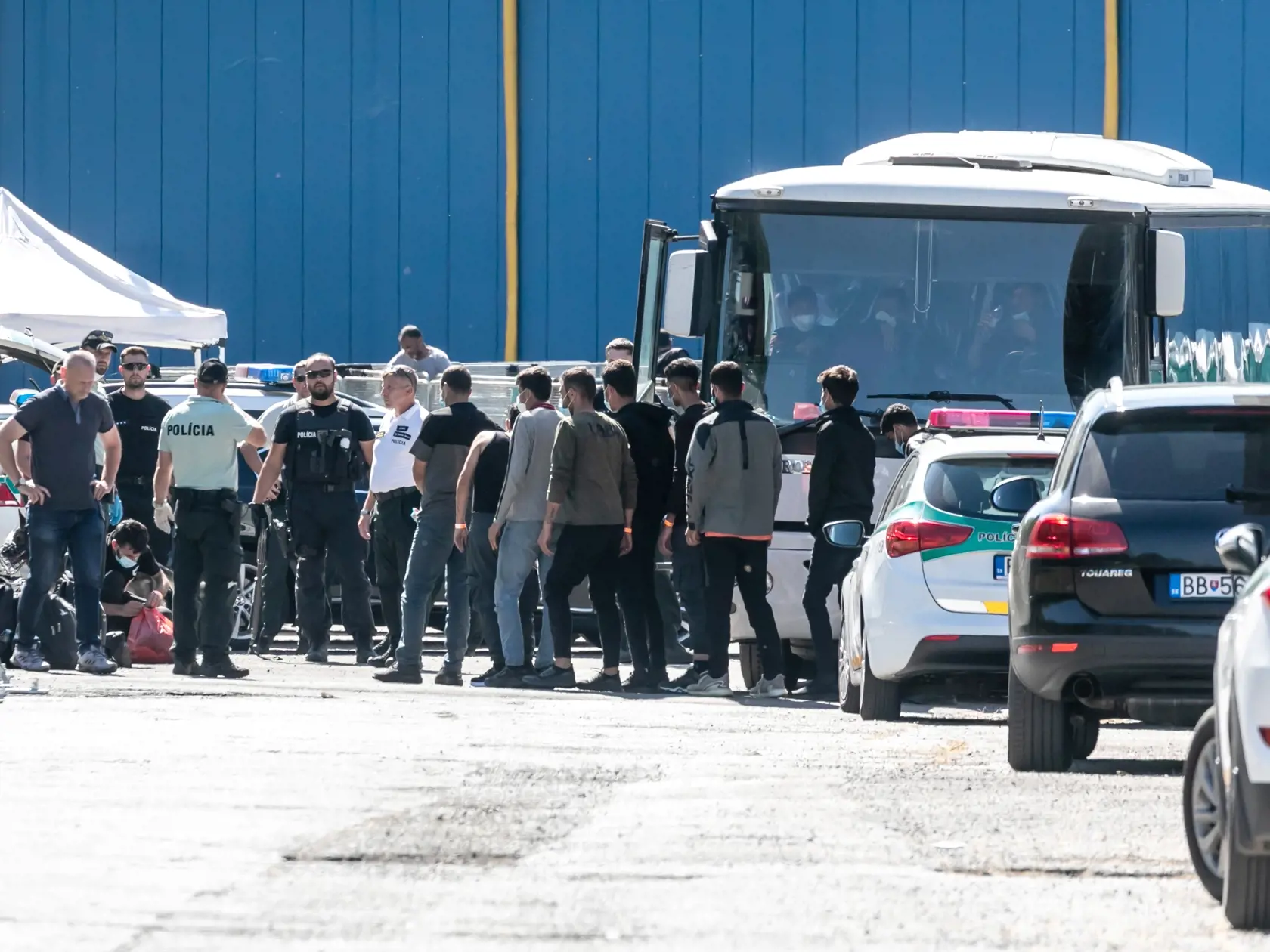 Na snímke záchytný tábor s nelegálnymi migrantmi vo Veľkom Krtíší. 