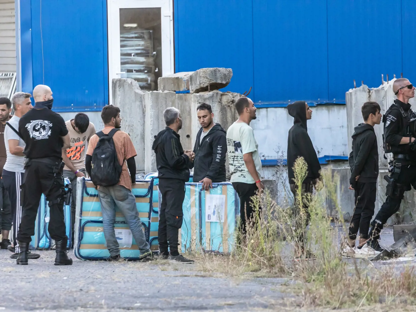 Na snímke záchytný tábor s nelegálnymi migrantmi vo Veľkom Krtíší. 