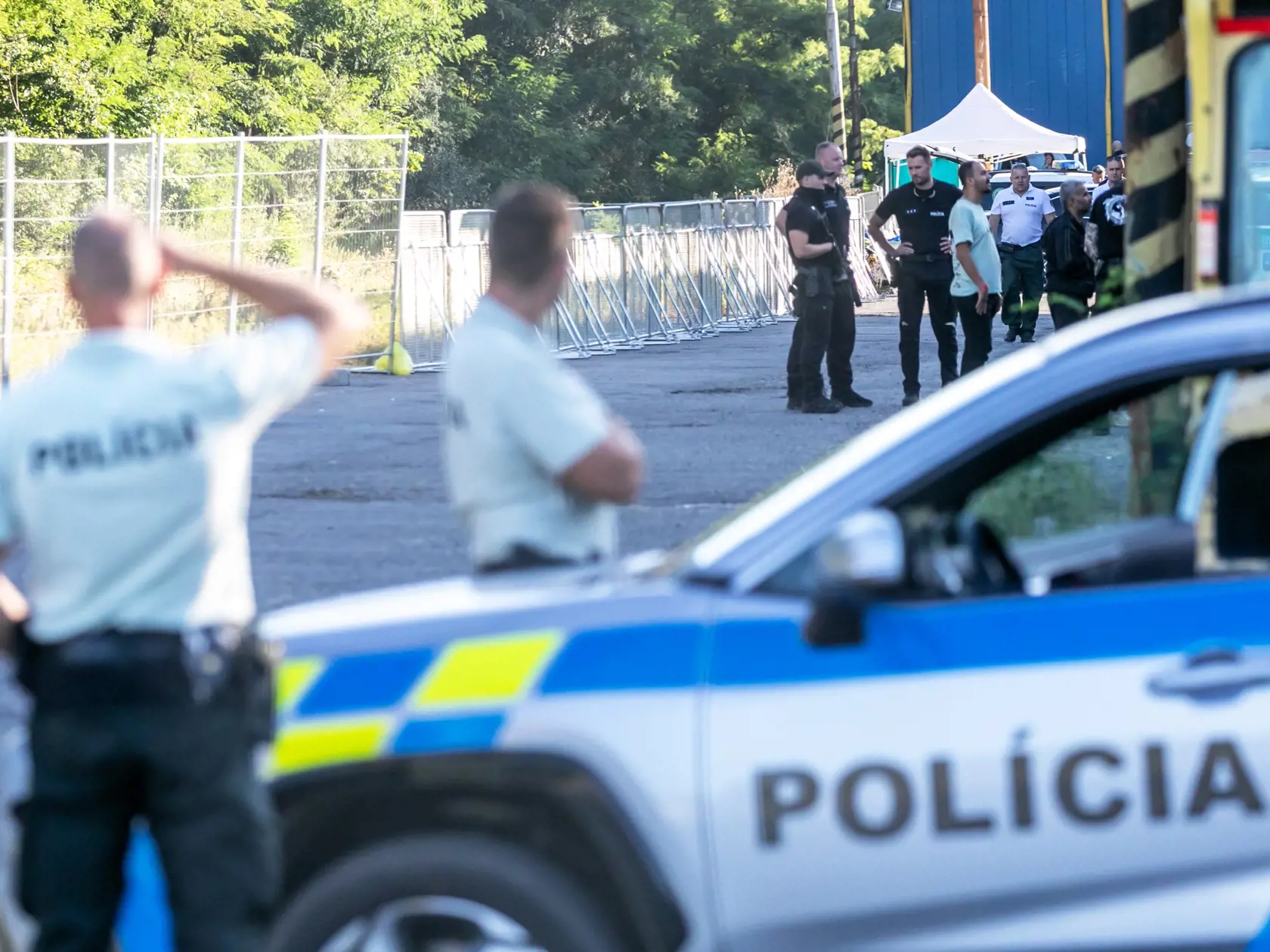 Na snímke záchytný tábor s nelegálnymi migrantmi vo Veľkom Krtíší. 