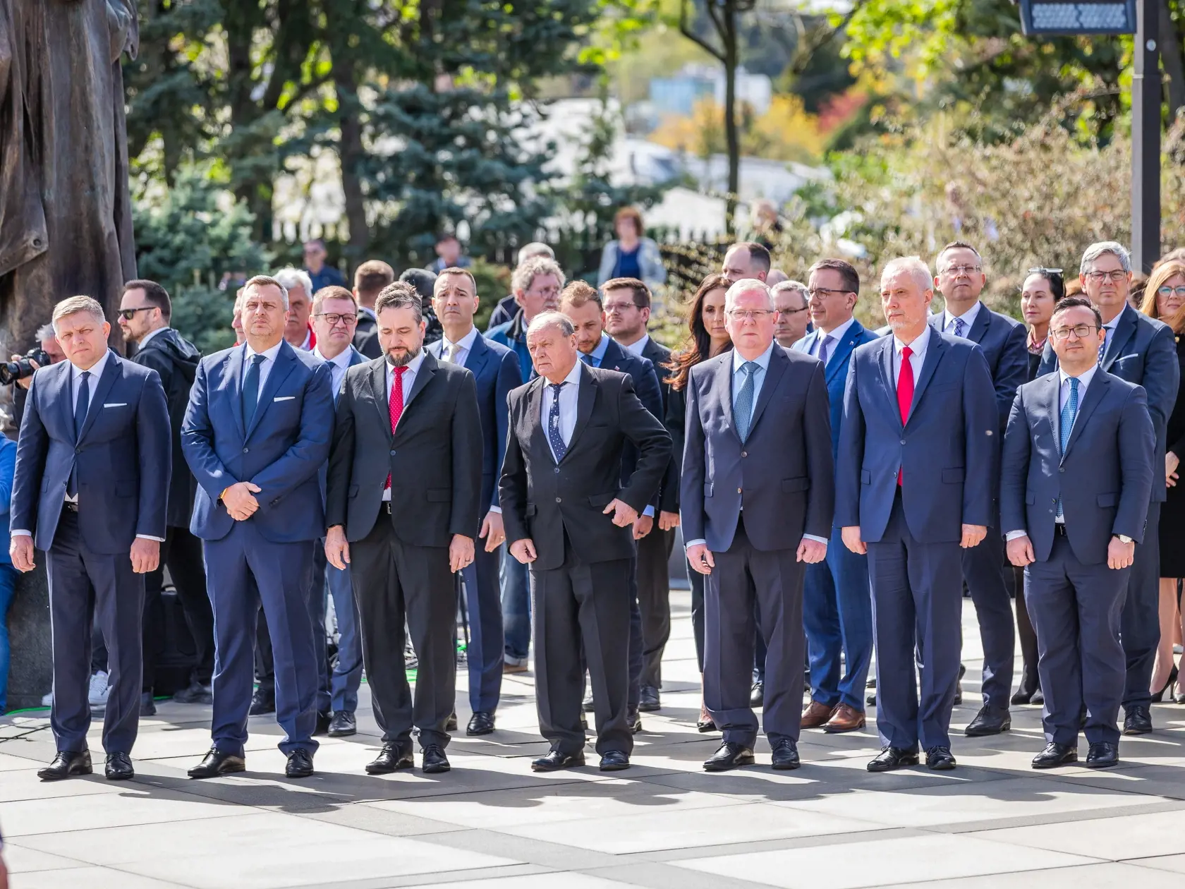 Spomienkové zhromaždenie pri príležitosti 79. výročia oslobodenia Bratislavy. Na snímke zľava Robert Fico, Andrej Danko, Ľuboš Blaha a veľvyslanec Ruska na Slovensku Igor Bratčikov.