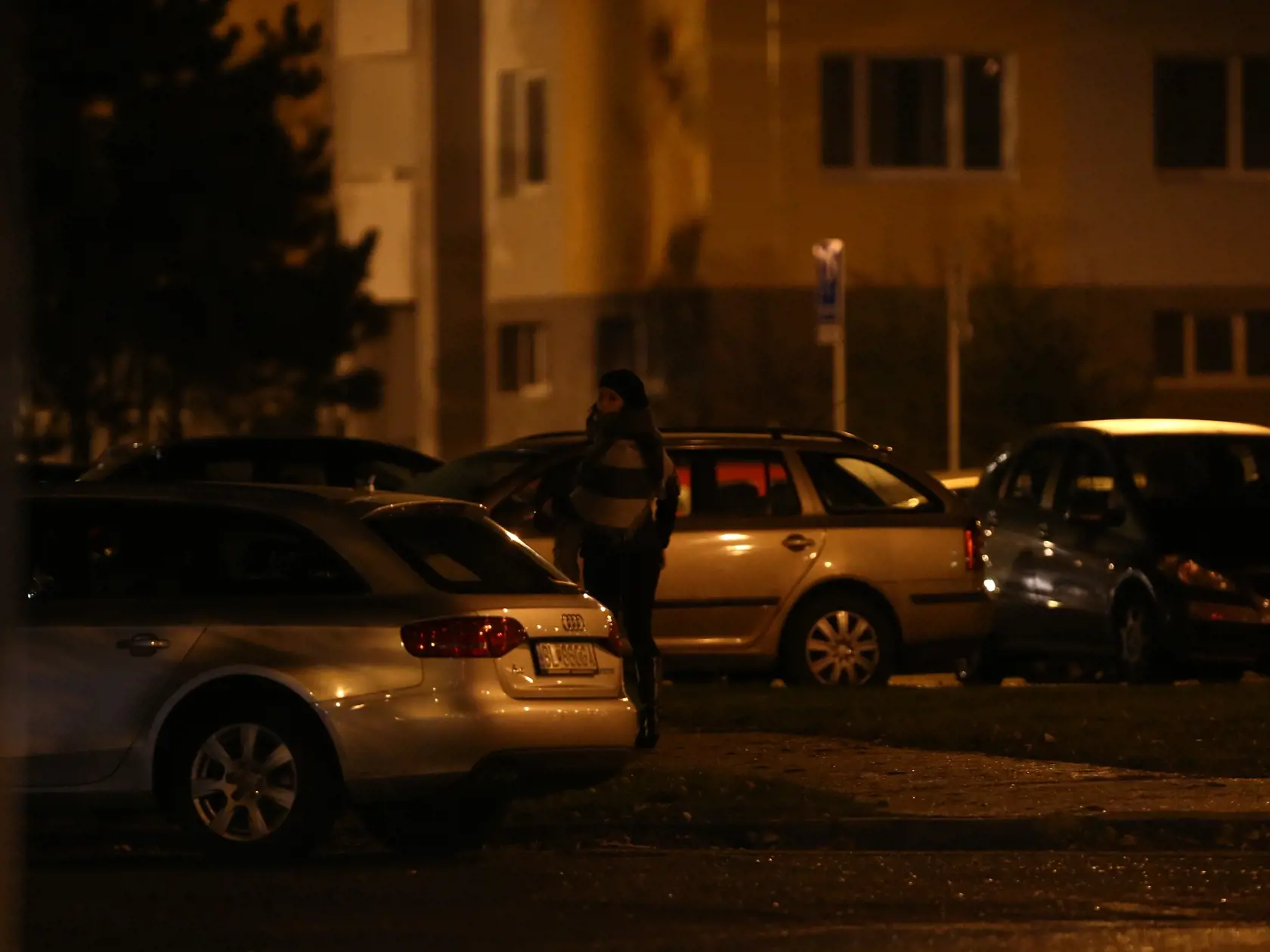 Odchod z úradu služobným autom. (archívne foto)