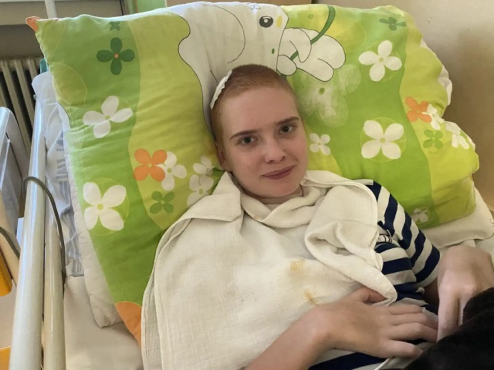 Lauretta bola v kritickom stave prevezená do nemocnice, kde podstúpila náročnú operáciu, ktorá trvala neuveriteľných päť a pol hodiny. Po nej zostala v kóme. Jej stav bol kritický a lekári ju pochovávali.