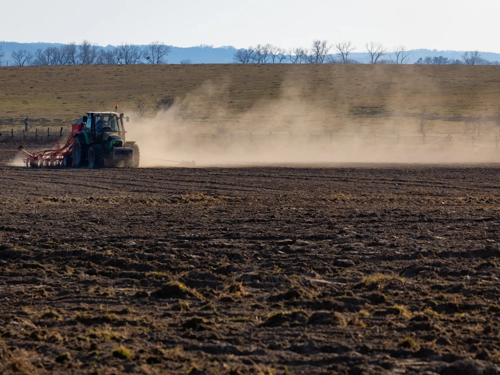 Najbližšie dni by však mali priniesť dážď, ktorý farmárom pomôže.