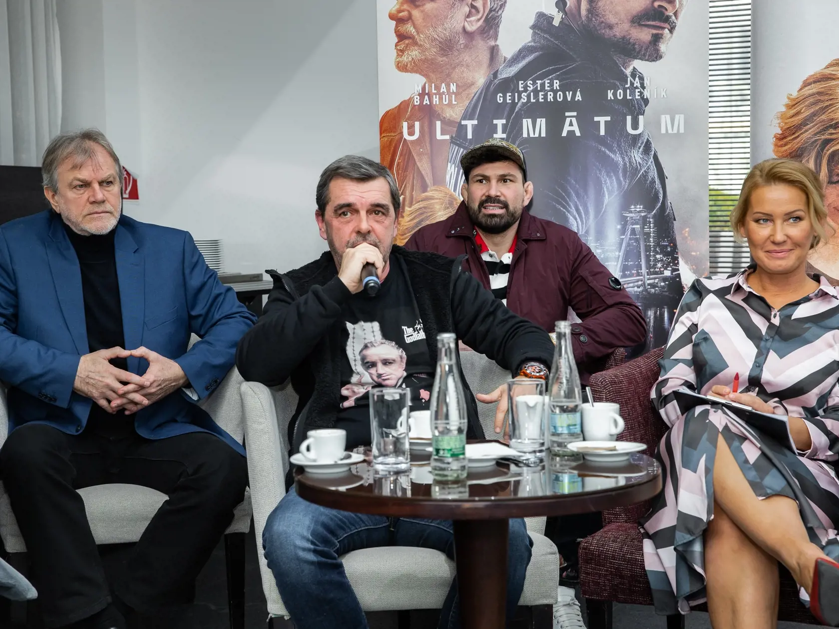 Premiéra slovenského seriálu "Ultimátum" v Bratislave. Na snímke Milan Bahul, Peter Kočiš, Attila Végh a Erika Barkolová.