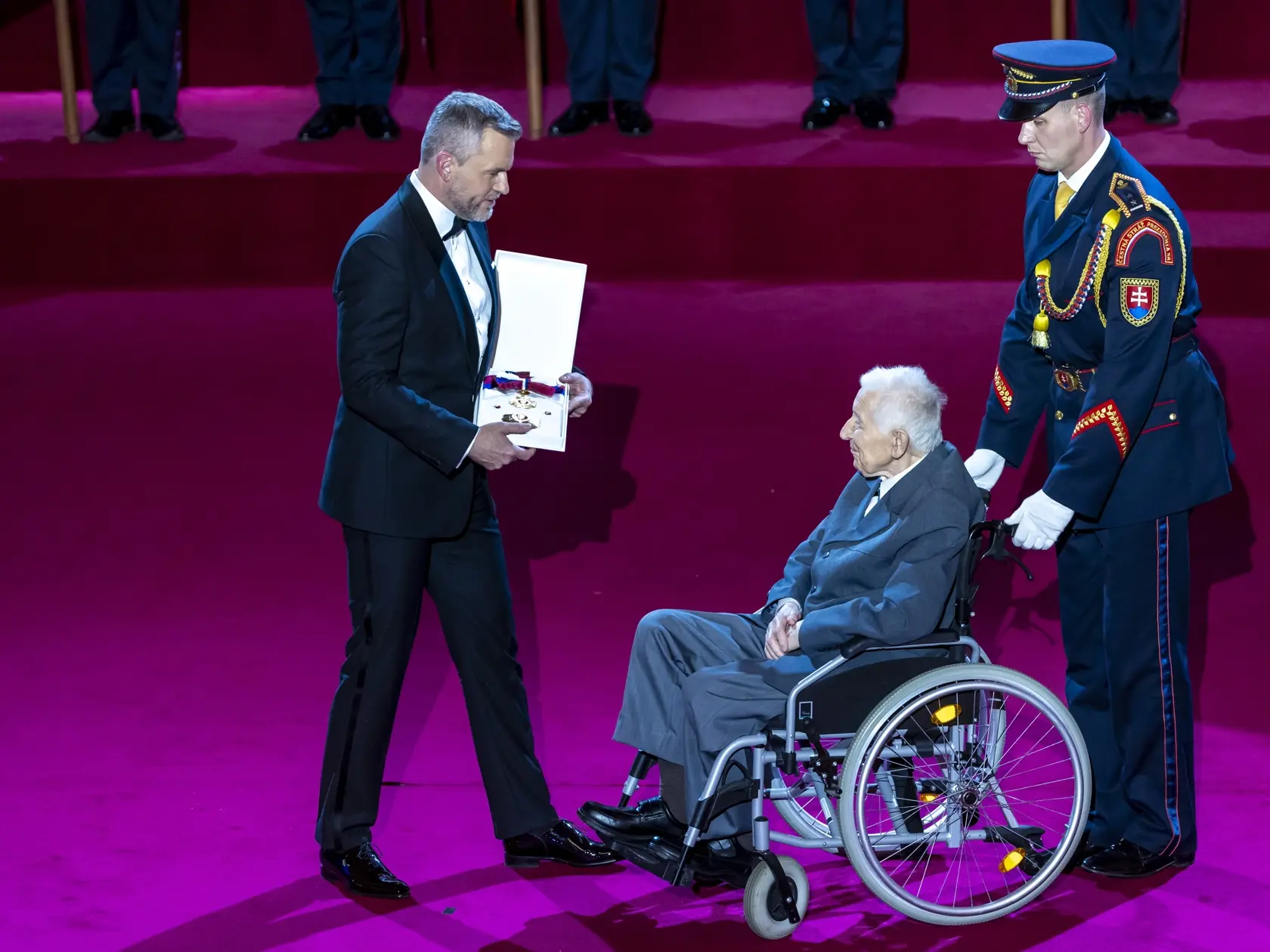 Slávnostná ceremónia udeľovania štátnych vyznamenaní pri príležitosti 32. výročia vzniku Slovenskej republiky prezidenton SR Petrom Pellegrinim. 