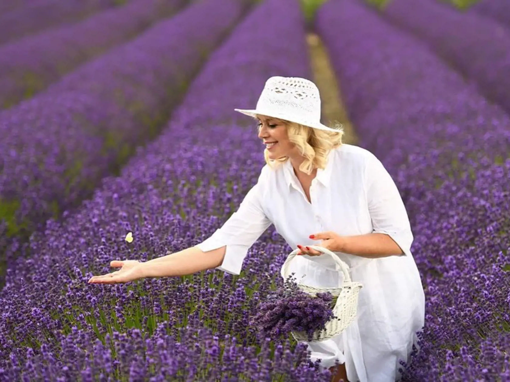Zuzana Vačková v bielych šatách žiarila.
