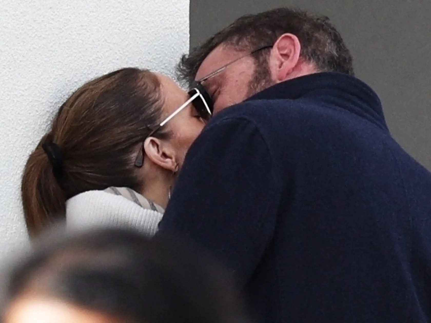 O kríze v manželstve Bena Afflecka a Jennifer Lopez sa už hovorí niekoľko týždňov. Najnovšie zábery hviezdneho herca rovnako neveštia nič dobré. Affleck pôsobí naozaj smutne a strhane.