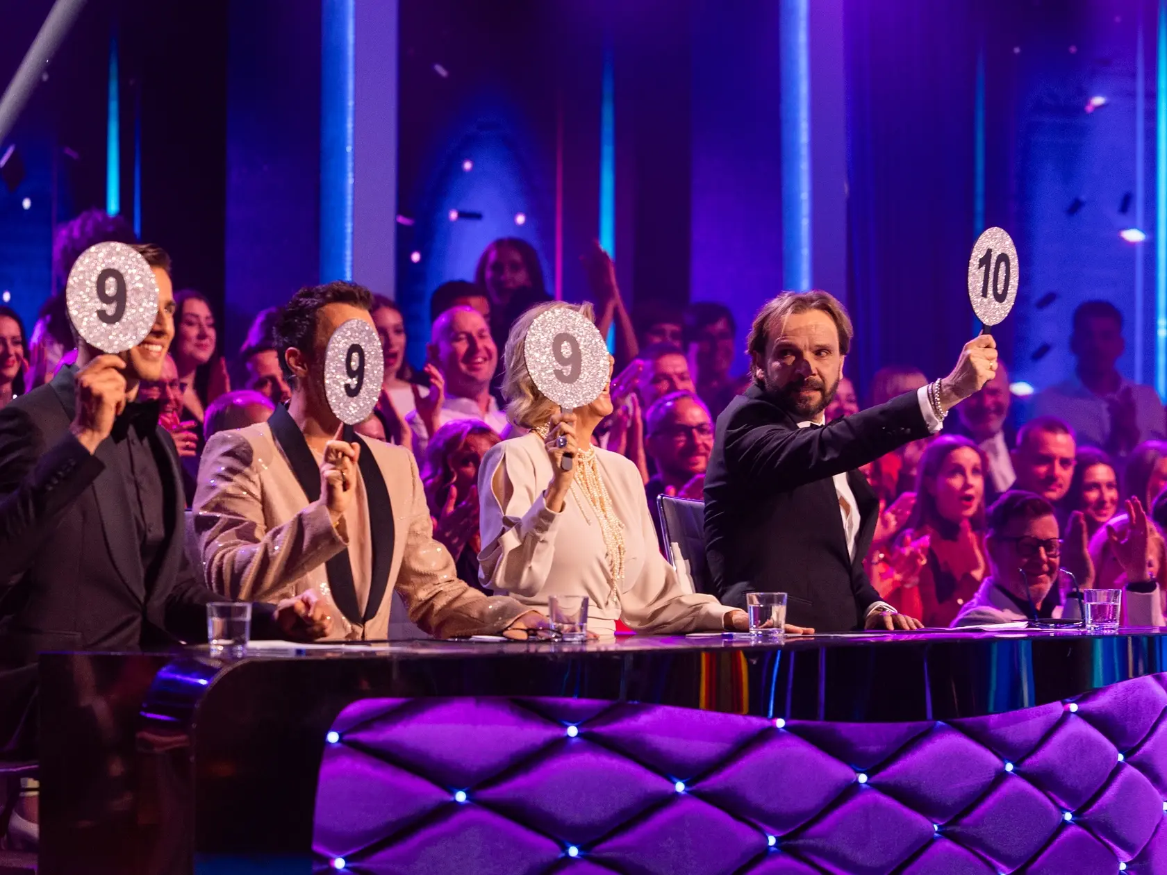 Porota Ján Ďurovčík, Tatiana Drexler, Adam Bardy a Leoš Mareš počas deviateho kola Let's dance 2025.