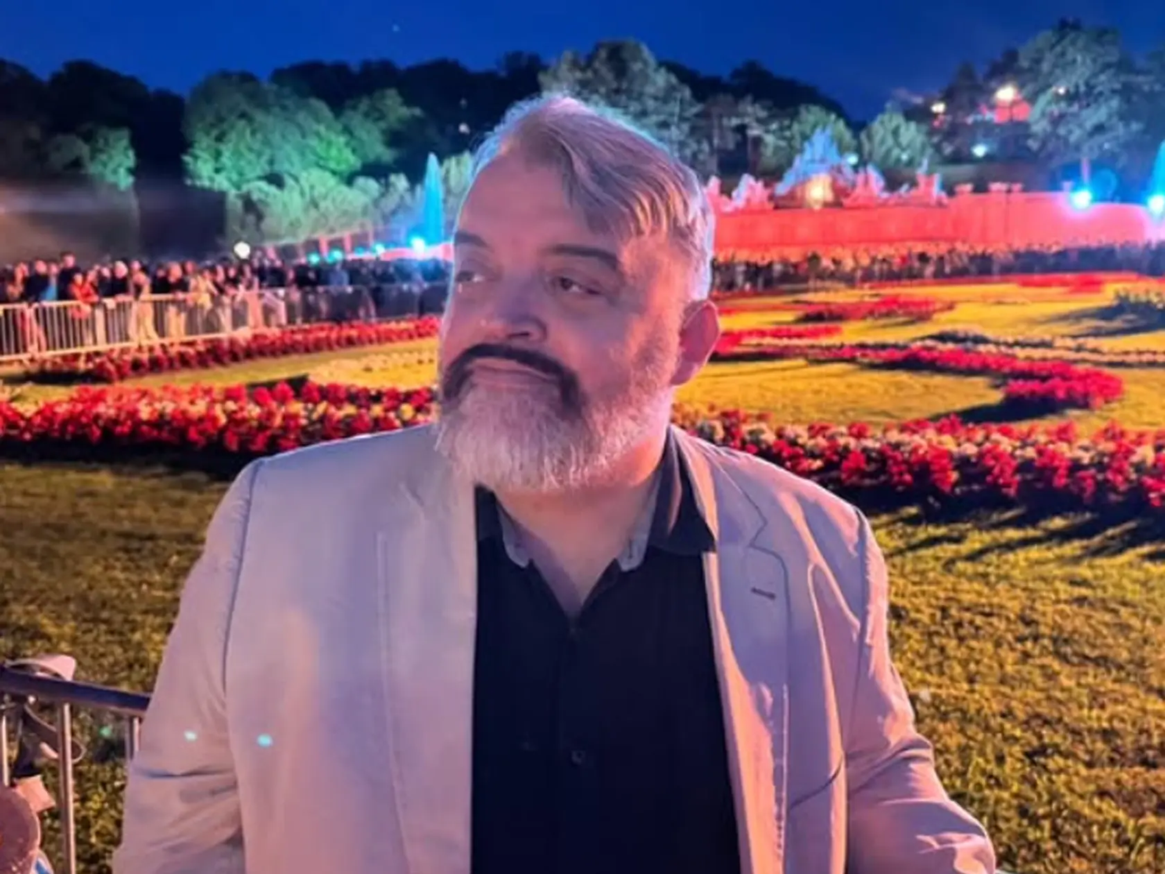 Eduard Chmelár si užíva leto po boku svojej partnerky Diany Štrofovej.