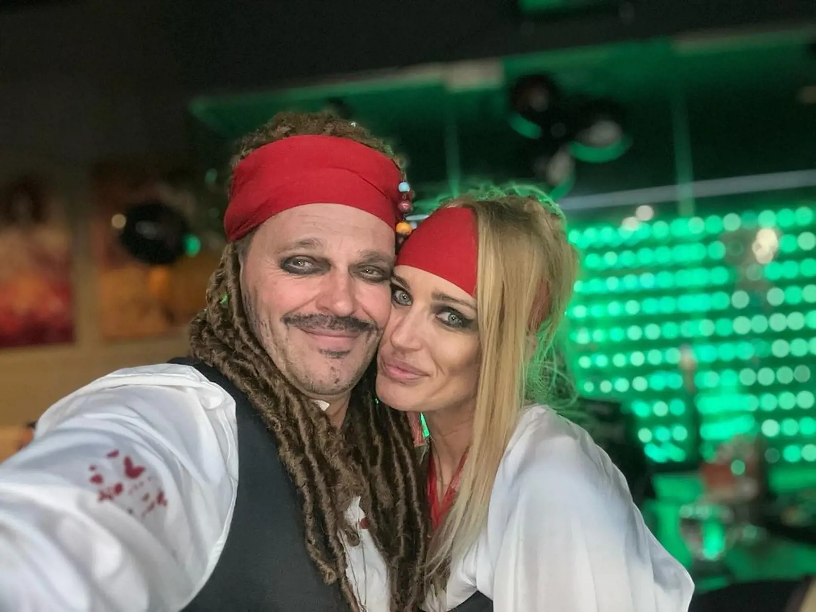 Martin Nikodým s priateľkou Martinou.