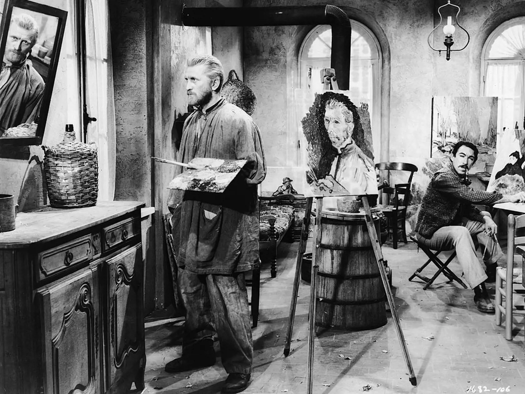 Záber z filmu Smäd po živote, keď Vincenta prišiel navštíviť do Provensalska jeho kolega Paul Gauguin (Anthony Quinn)
