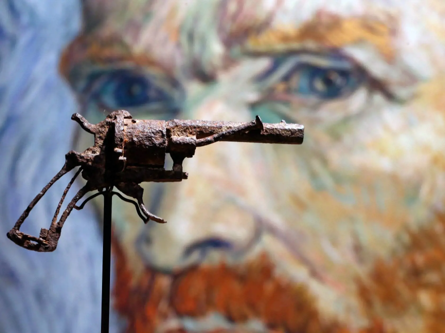 Revolver, ktorým si Vincent van Gogh spôsobil zranenia, na ktoré po dvoch dňoch zomrel.
