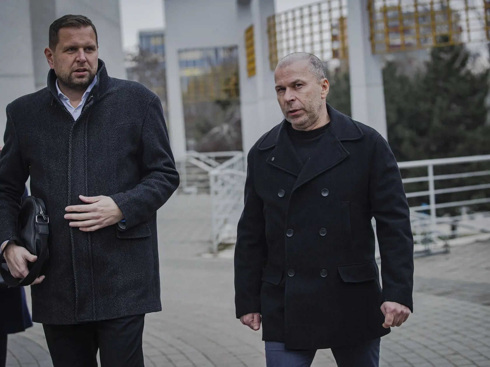 Koncom augusta 2021 pociťoval vtedajší policajný prezident Peter Kovařík tlaky. Preto sa rozhodol odísť zo svojho postu.