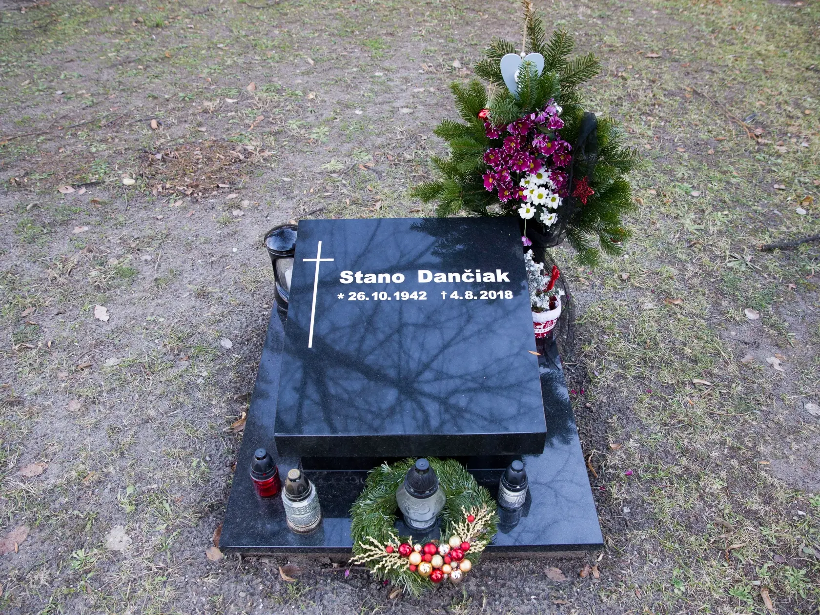 Miesto posledného odpočinku herca Stana Dančiaka na Ondrejskom cintoríne v Bratislave.