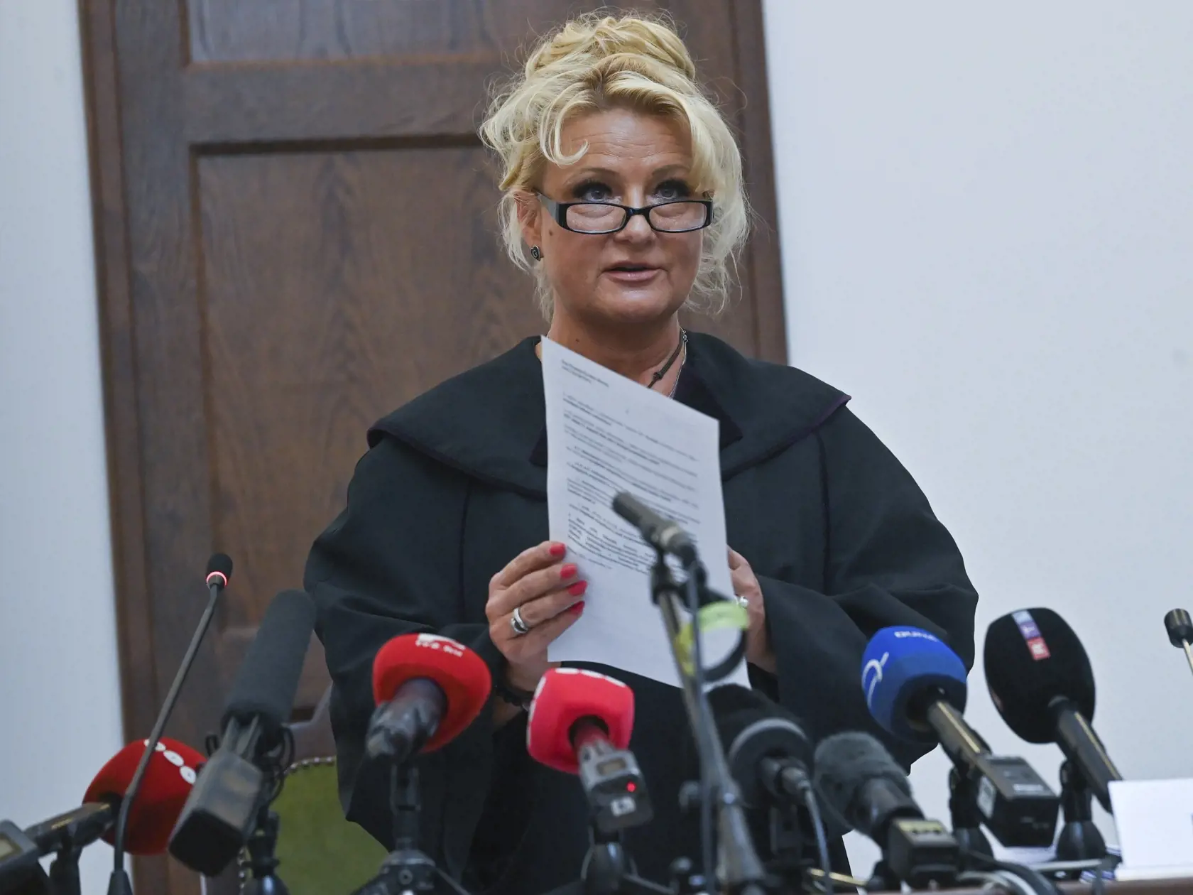 Sudkyňa Leona Némethová číta verdikt v kauze tragickej zrážky osobných lodí v roku 2019 v Budapešti v utorok 26. septembra 2023.