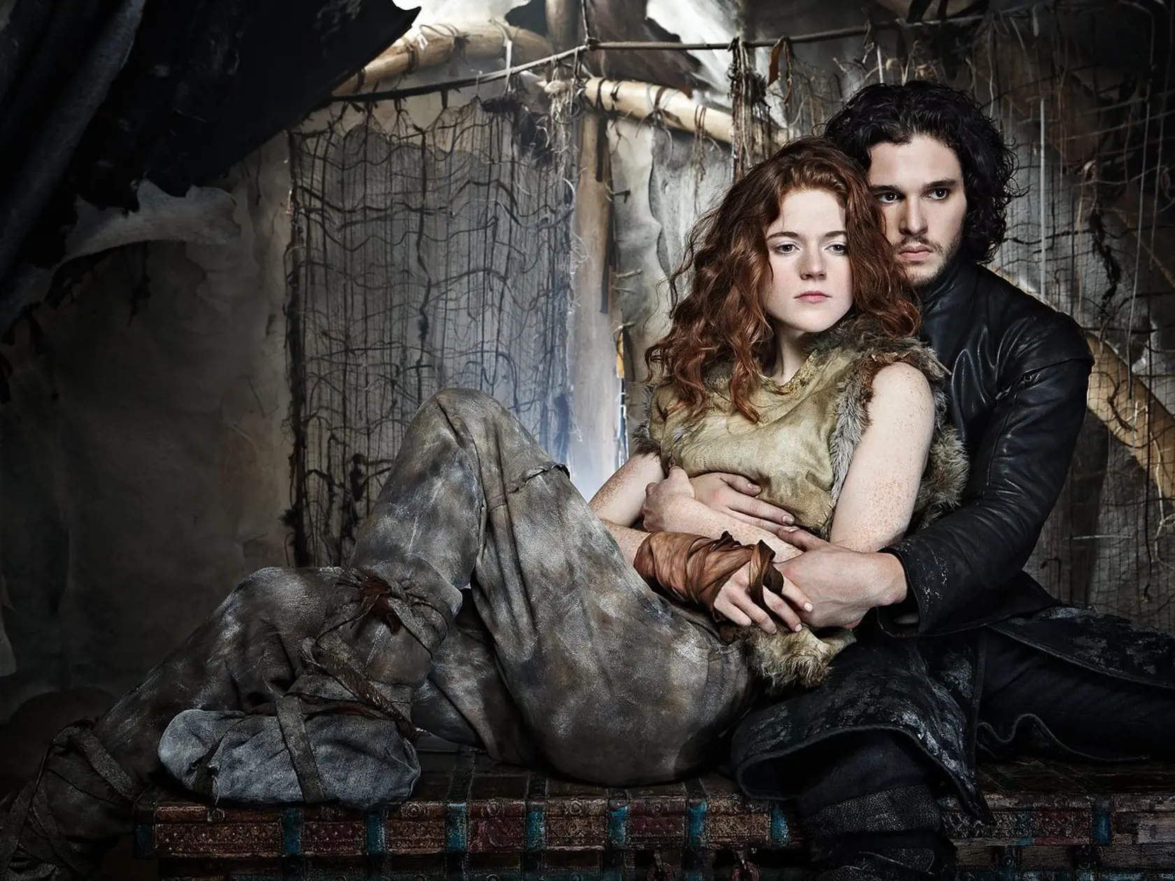 Kit Harington ako nezabudnuteľný Jon Snow v Hry o tŕony sa skutočne zamiloval do herečky Rose Leslie, ktorá hrala Ygritte,.