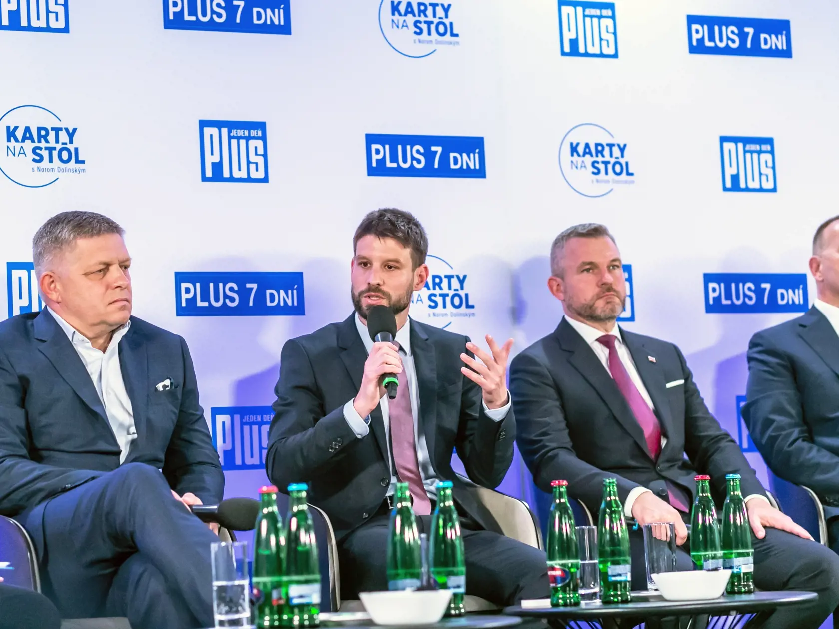 Politici počas predvolebnej diskusie Plus JEDEN DEŇ a PLUS 7 DNÍ.