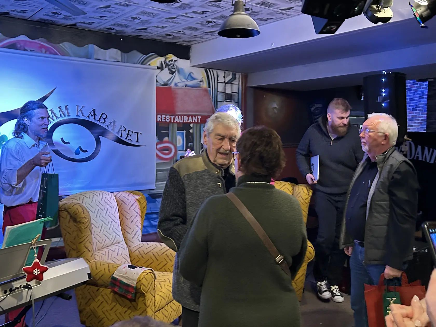 Štefan Kvietik poslednýkrát v spoločnosti. V decembri 2024 prijal pozvanie do kabaretu Milana Markoviča, kde sršal dávkou energie.