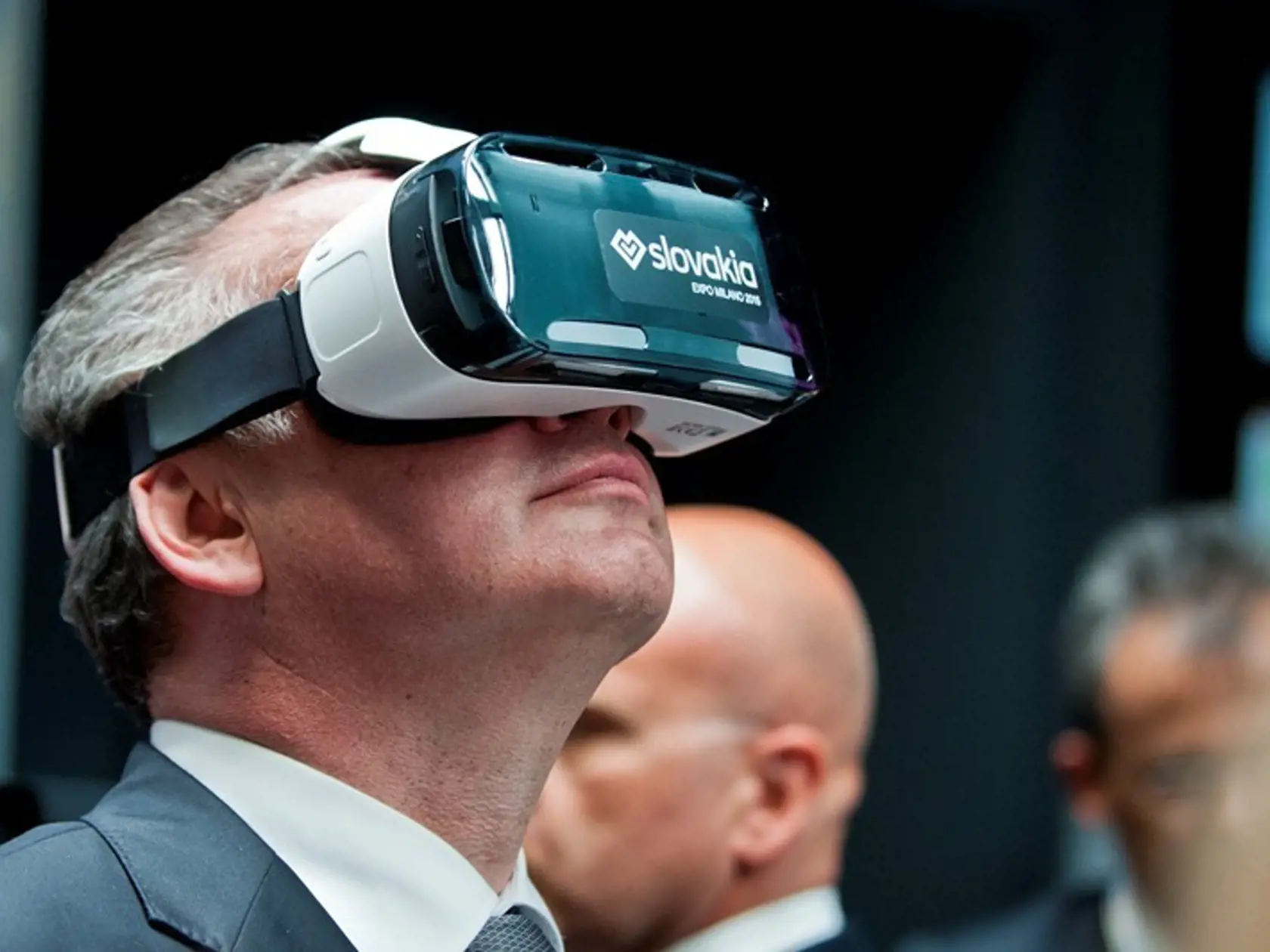 Kiska si prezrel virtuálnu prehliadku Slovenska.