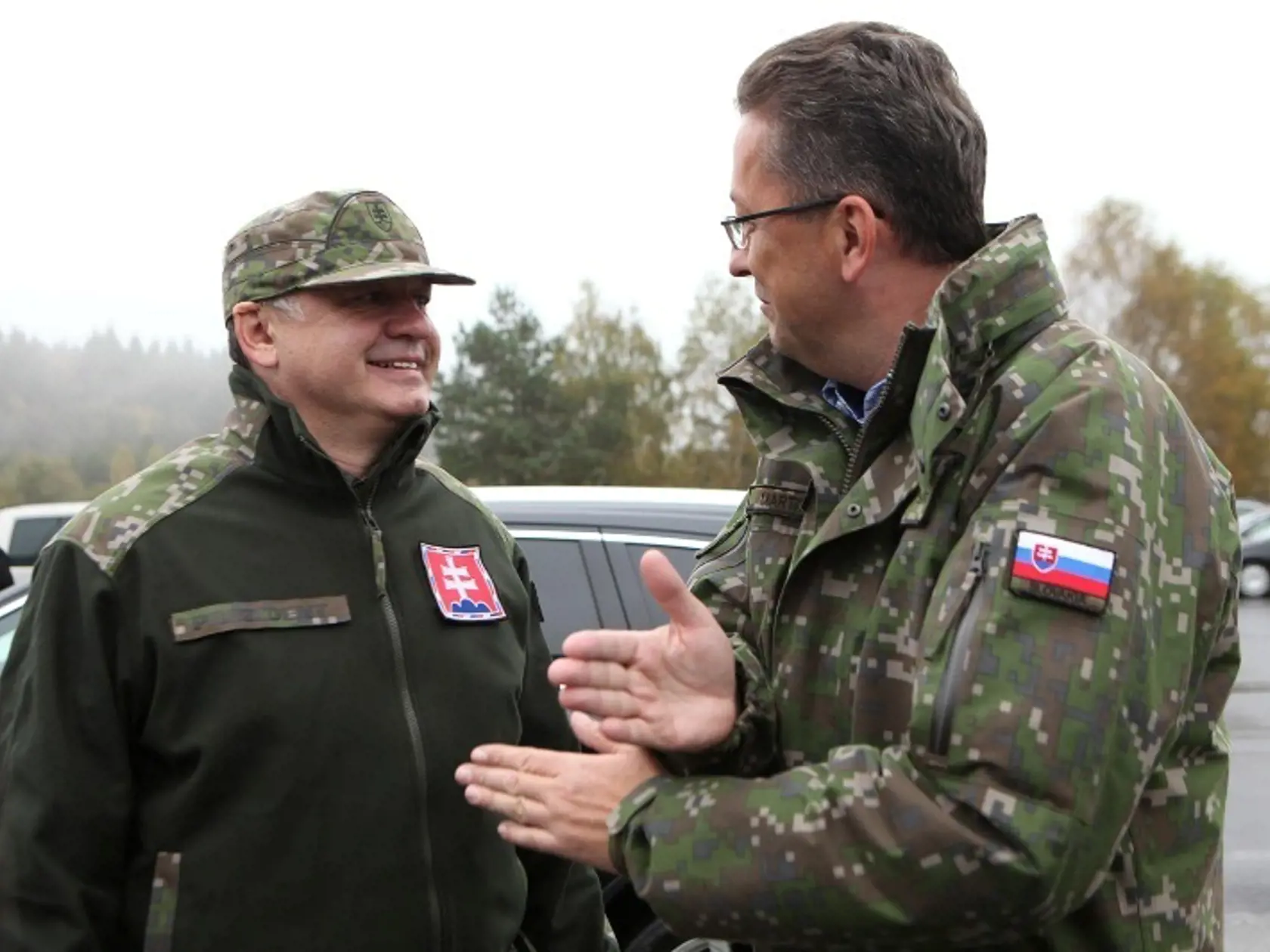 V DOBREJ NÁLADE: Kiska si pokecal s ministrom obrany.
