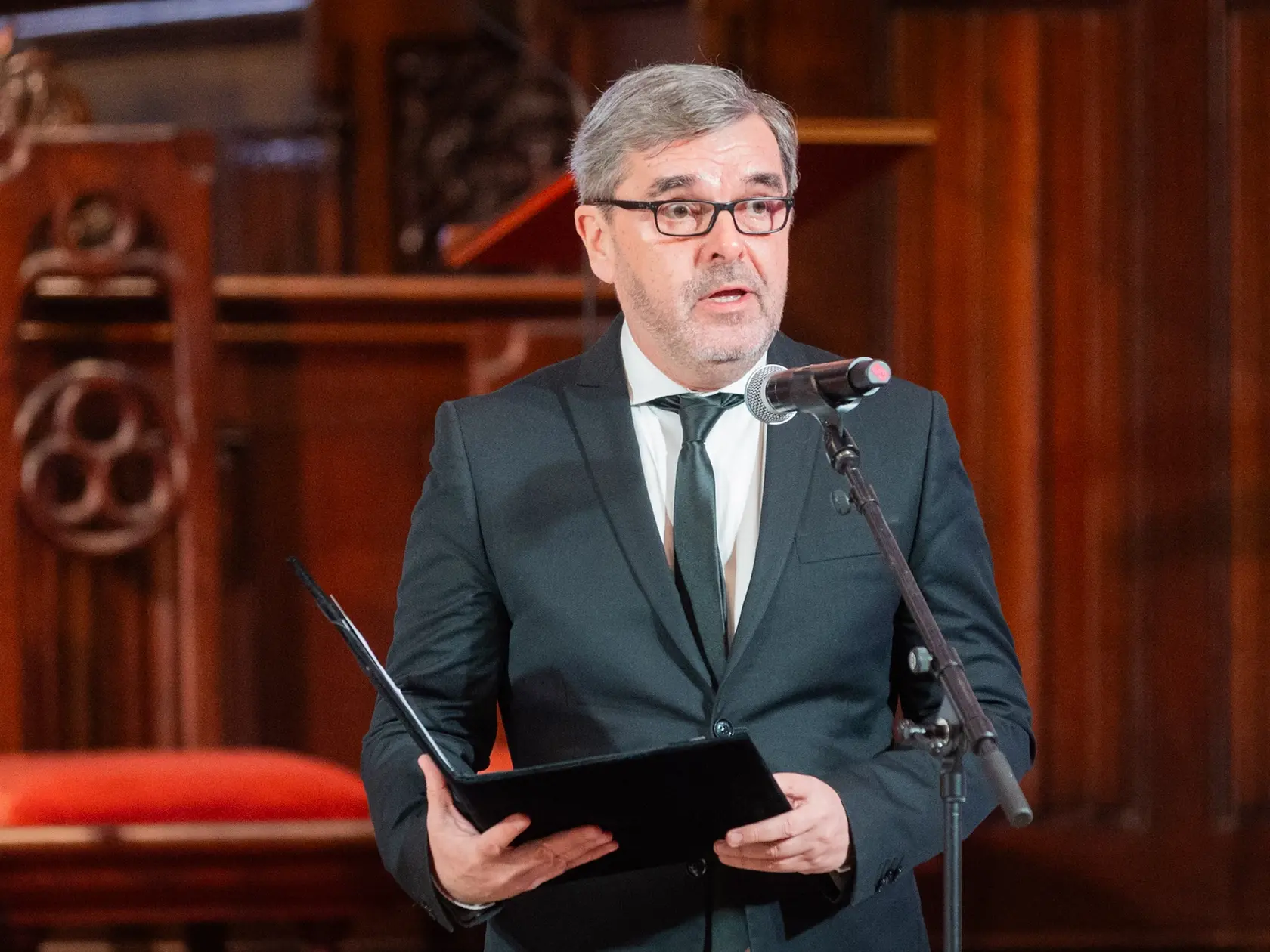 Pohreb Štefana Kvietika. Na snímke Peter Kočiš.