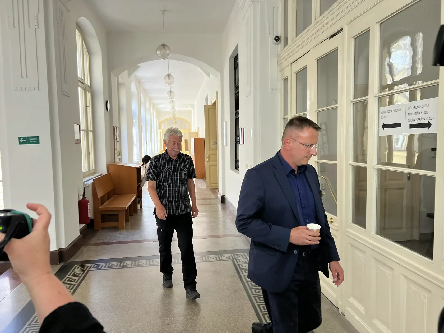 “Som vinný zo spáchaného skutku. Veľmi ťažko sa mi hľadajú slová, mrzí ma, že som nedokázal zabrániť nehode, ktorá skončila s hroznými následkami. Po tejto nešťatnej udalosti som stratil zmysel života. Nežiadam o odspustenie, ani ja by som neodpustil. Je mi všetko veľmi ľúto, všetkým sa ospravedlňujem. Prepáčte mi prosím vás,” vyjadril sa šofér.