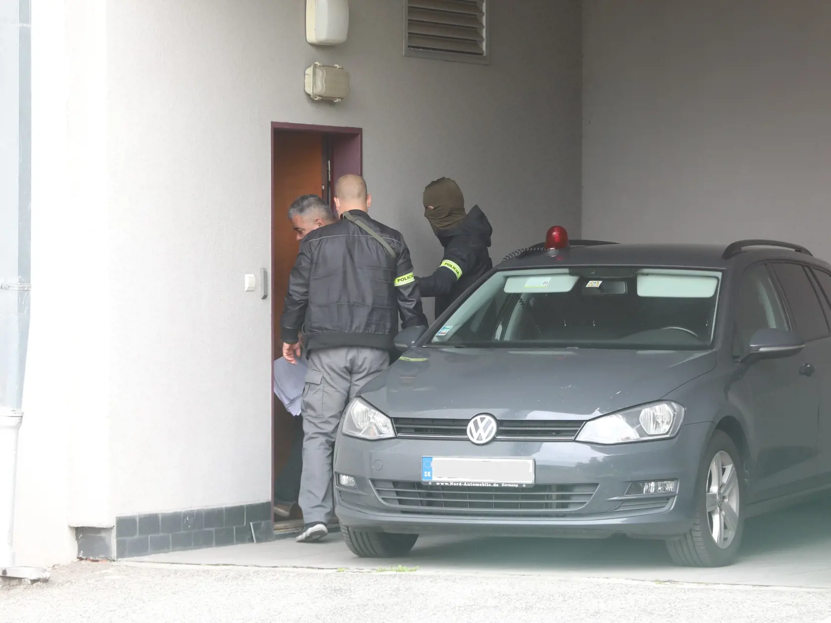 V putách: Starostu Záhorskej Vsi Borisa Šimkoviča doviedli dnes ráno na Špecializovaný trestný súd. Prokurátor pre neho žiada väzbu.